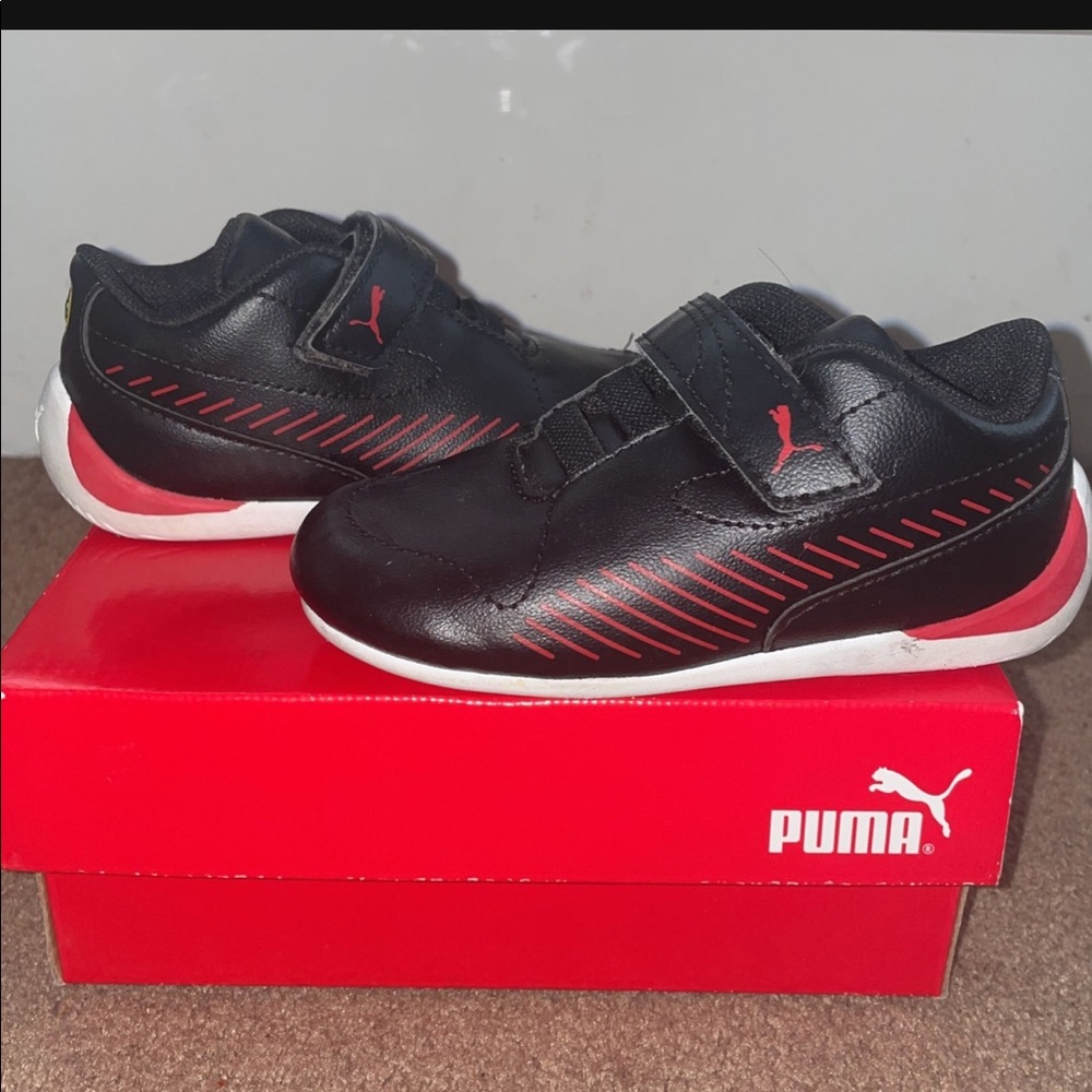 Kids Ferrari pumas size 8c worn twice